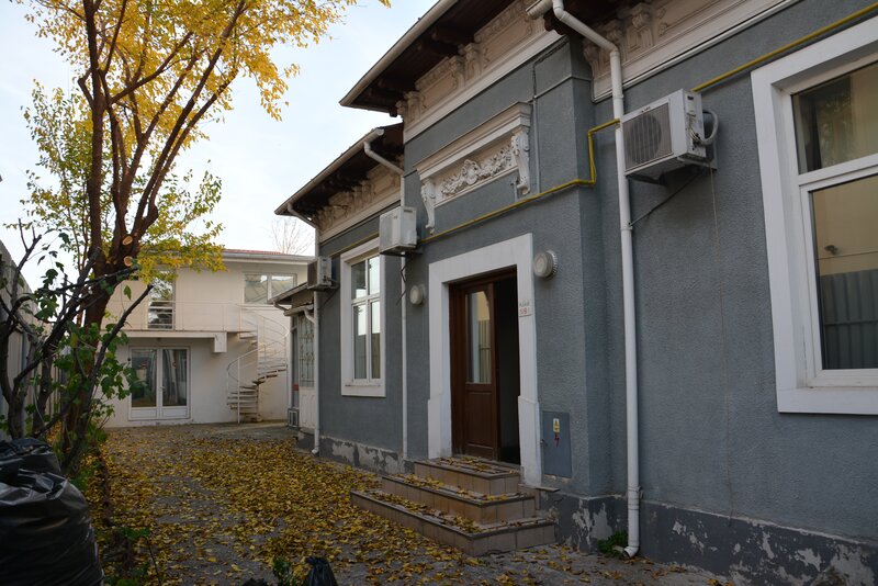 Sector 3. Casa la curte, spatiu de locuit sau pentru activitati comerciale