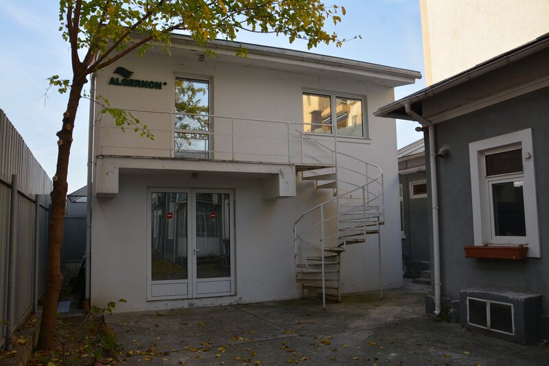 Sector 3. Casa la curte, spatiu de locuit sau pentru activitati comerciale
